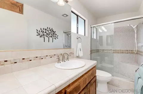 Bath - 13640 Poway Springs Rd, Poway, CA 92064 photo 3 of 7