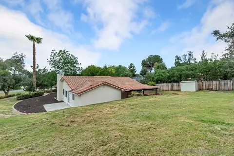 Exterior - 999 Neighborly Ln, Ramona, CA 92065 photo 8 of 12