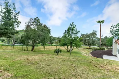 Exterior - 999 Neighborly Ln, Ramona, CA 92065 photo 9 of 12
