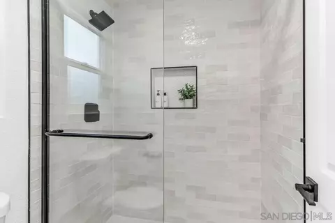 Bath - 999 Neighborly Ln, Ramona, CA 92065 photo 3 of 3