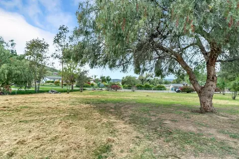 Exterior - 999 Neighborly Ln, Ramona, CA 92065 photo 10 of 12