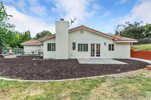 Exterior - 999 Neighborly Ln, Ramona, CA 92065 photo 5 of 12