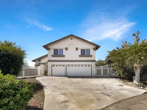 24140 St Helena Ct, Ramona, CA 92065