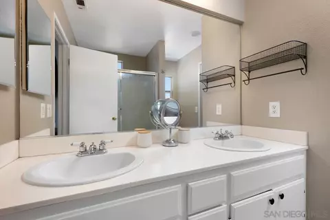 Bath - 39537 Tischa Dr, Temecula, CA 92591 photo 3 of 3