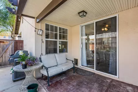 Exterior - 39537 Tischa Dr, Temecula, CA 92591 photo 5 of 11