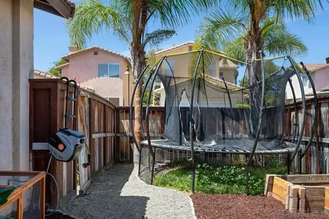 Exterior - 39537 Tischa Dr, Temecula, CA 92591 photo 7 of 11