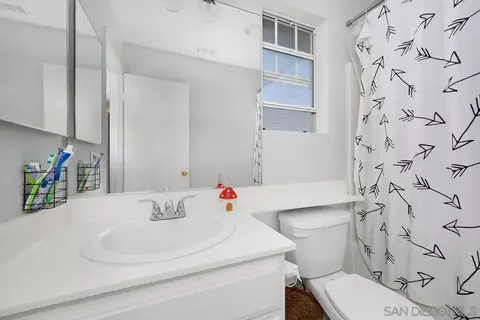 Bath - 39537 Tischa Dr, Temecula, CA 92591 photo 2 of 3