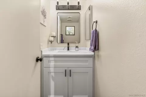 Bath - 209 Crestview Gln, Escondido, CA 92026 photo 1 of 2