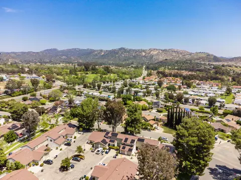 View/Area - 209 Crestview Gln, Escondido, CA 92026 photo 7 of 10