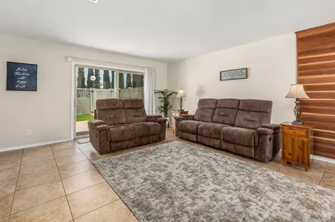 Living - 209 Crestview Gln, Escondido, CA 92026 photo 1 of 4