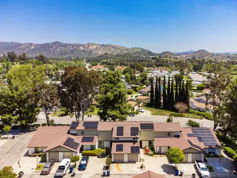 View/Area - 209 Crestview Gln, Escondido, CA 92026 photo 6 of 10