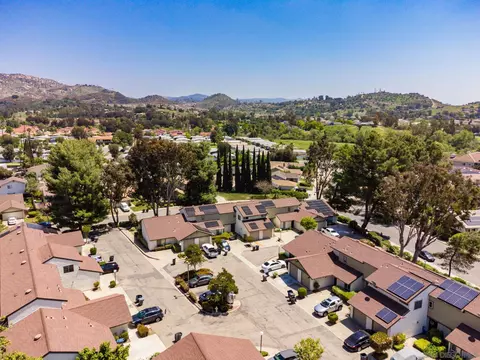View/Area - 209 Crestview Gln, Escondido, CA 92026 photo 5 of 10