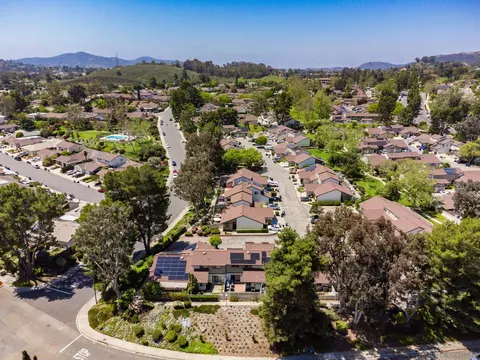 View/Area - 209 Crestview Gln, Escondido, CA 92026 photo 8 of 10