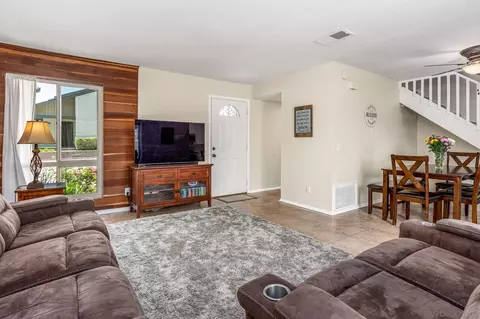 Living - 209 Crestview Gln, Escondido, CA 92026 photo 3 of 4