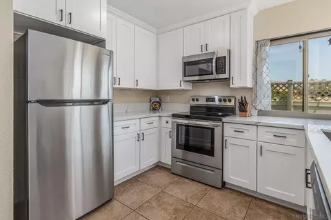 Kitchen - 209 Crestview Gln, Escondido, CA 92026 photo 1 of 3