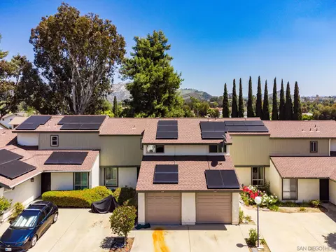 View/Area - 209 Crestview Gln, Escondido, CA 92026 photo 2 of 10