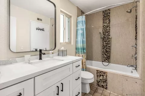 Bath - 209 Crestview Gln, Escondido, CA 92026 photo 2 of 2