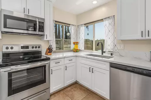 Kitchen - 209 Crestview Gln, Escondido, CA 92026 photo 3 of 3