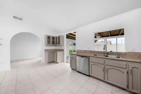 Kitchen - 9927 Sadie St, Santee, CA 92071 photo 4 of 4