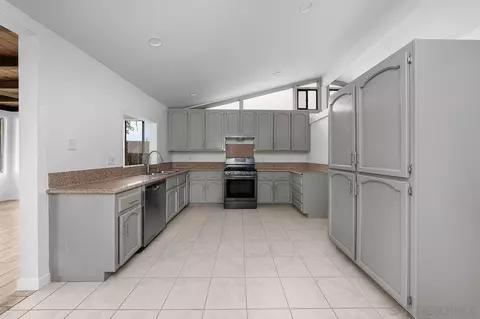 Kitchen - 9927 Sadie St, Santee, CA 92071 photo 3 of 4