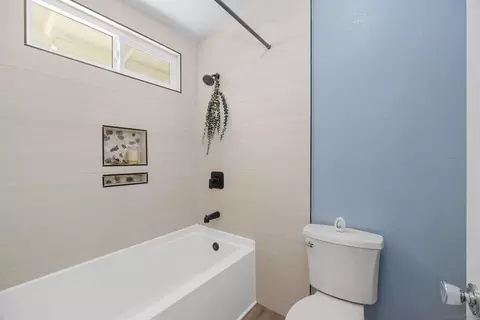 Bath - 39698 Rustic Glen Dr, Temecula, CA 92591 photo 4 of 4