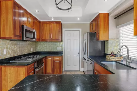 Kitchen - 39698 Rustic Glen Dr, Temecula, CA 92591 photo 2 of 4