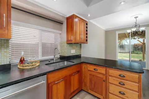 Kitchen - 39698 Rustic Glen Dr, Temecula, CA 92591 photo 3 of 4