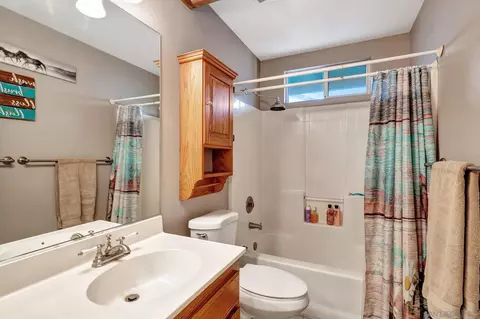 Bath - 24165 Del Amo Rd, Ramona, CA 92065 photo 1 of 2