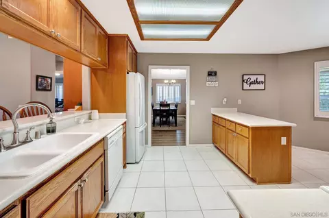 Kitchen - 24165 Del Amo Rd, Ramona, CA 92065 photo 4 of 4