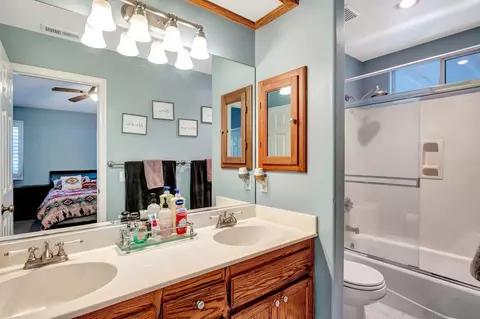 Bath - 24165 Del Amo Rd, Ramona, CA 92065 photo 2 of 2