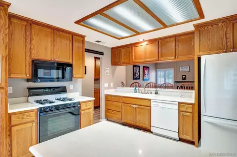 Kitchen - 24165 Del Amo Rd, Ramona, CA 92065 photo 3 of 4