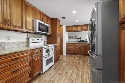Kitchen - 9563 Mavin Dr, Santee, CA 92071 photo 3 of 4