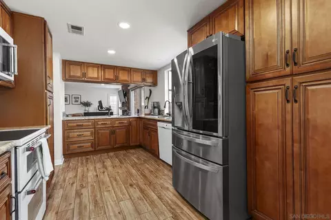 Kitchen - 9563 Mavin Dr, Santee, CA 92071 photo 4 of 4