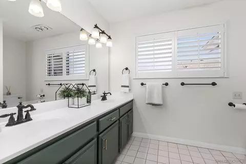 Bath - 9563 Mavin Dr, Santee, CA 92071 photo 2 of 6