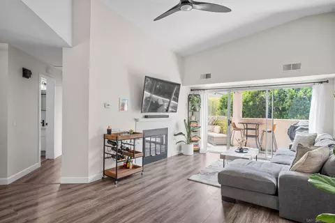 7227 Camino Degrazia # 69, San Diego, CA 92111