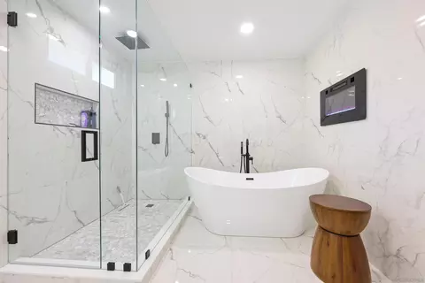 Bath - 431 Murray Dr, El Cajon, CA 92020 photo 2 of 4