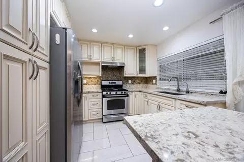 Kitchen - 5877 Samantha Pl, Riverside, CA 92509 photo 4 of 5