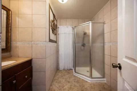 Bath - 5877 Samantha Pl, Riverside, CA 92509 photo 2 of 2