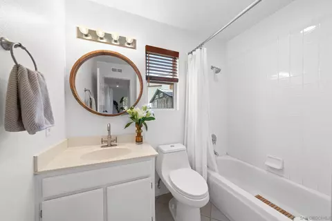 Bath - 32246 Cour Meyney, Temecula, CA 92591 photo 1 of 3