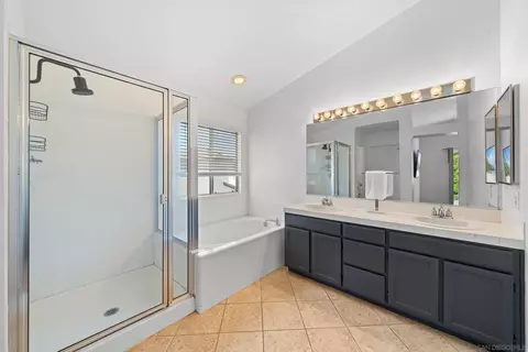 Bath - 32246 Cour Meyney, Temecula, CA 92591 photo 2 of 3