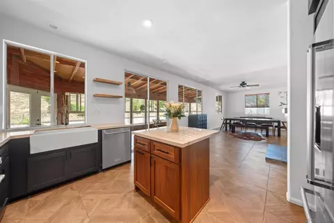 Kitchen - 32246 Cour Meyney, Temecula, CA 92591 photo 4 of 5