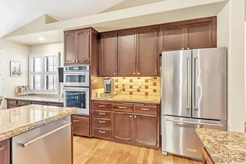 Kitchen - 1533 Hamilton Ln, Escondido, CA 92029 photo 4 of 6