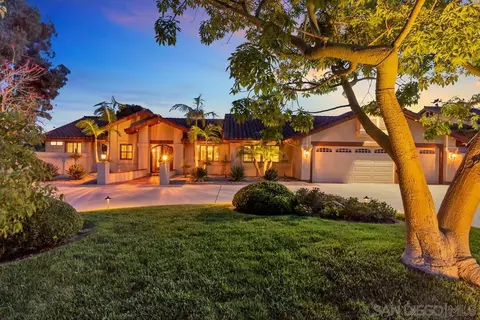 1533 Hamilton Ln, Escondido, CA 92029