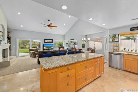 Kitchen - 8873 Hunter Pass, Alpine, CA 91901 photo 5 of 6