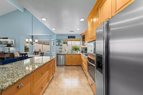 Kitchen - 8873 Hunter Pass, Alpine, CA 91901 photo 4 of 6