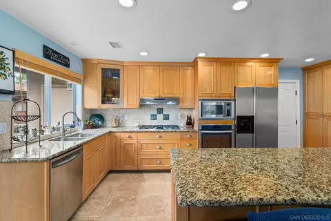 Kitchen - 8873 Hunter Pass, Alpine, CA 91901 photo 3 of 6