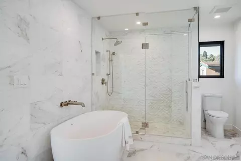 Bath - 6967 Paseo Laredo, La Jolla, CA 92037 photo 3 of 5