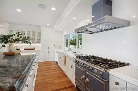 Kitchen - 6720 Muirlands Dr, La Jolla, CA 92037 photo 5 of 6