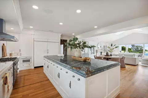 Kitchen - 6720 Muirlands Dr, La Jolla, CA 92037 photo 4 of 6