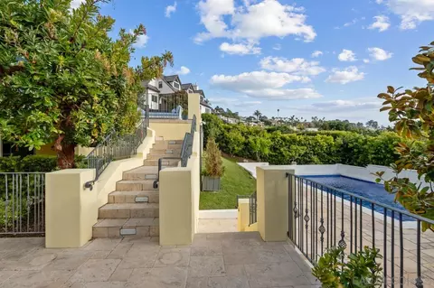 Exterior - 6720 Muirlands Dr, La Jolla, CA 92037 photo 17 of 25